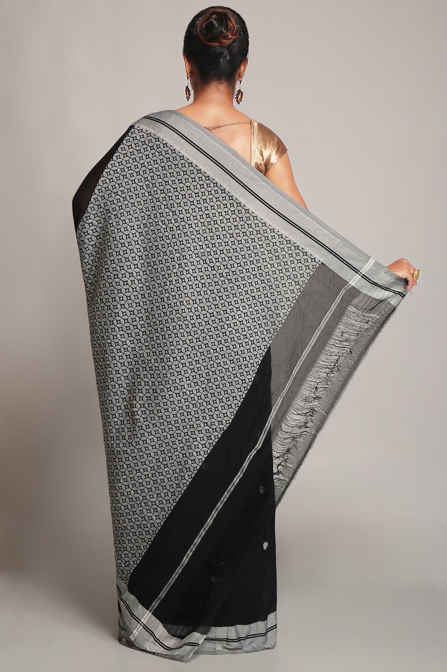 Cotton Silk Brocade Softs Sarees. (Black & White)