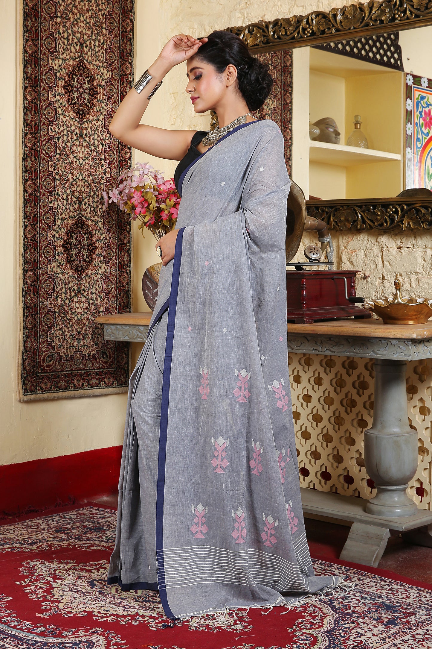 Elegant premium cotton jamdani weave saree (Grey)